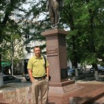 Рядом с памятником Брежневу